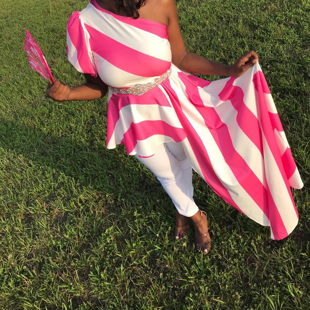 SOLD NO LONGER AVAILABLE LAST SIZE (LG/1X)🧁🍬”Something Sweet” Top🍬🍭